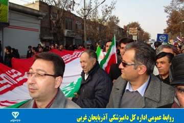 راهپیمایی 22 بهمن با حضور مدیر کل و بسیجیان دامپزشکی