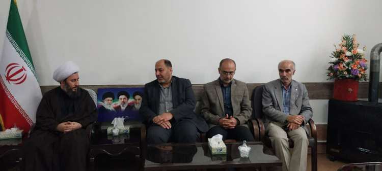 خلیل‌زاده، مدیرکل دامپزشکی استان آذربایجان غربی، امروز به همراه معاون امور دام سازمان جهاد کشاورزی استان و کاظمی، مسئول بسیج جامعه مهندسین کشاورزی استان، به شهرستان خوی سفر کرد