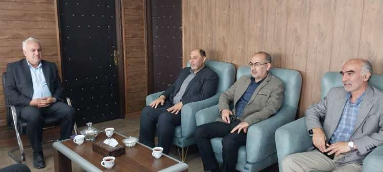 دیدار مدیرکل دامپزشکی آذربایجان غربی با فرماندار خوی؛ تأکید بر ارتقای سلامت دام و طیور 