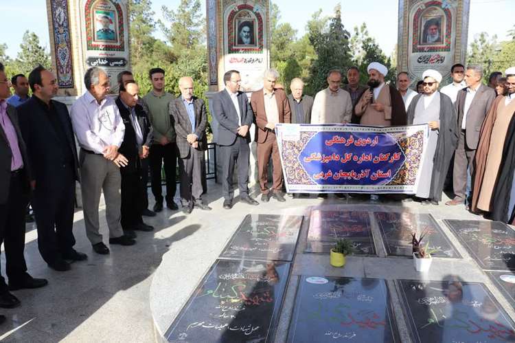بزرگداشت هفته دفاع مقدس در اداره کل دامپزشکی آذربایجان غربی؛ تجلیل از ایثارگران در یادمان شهدای گمنام 