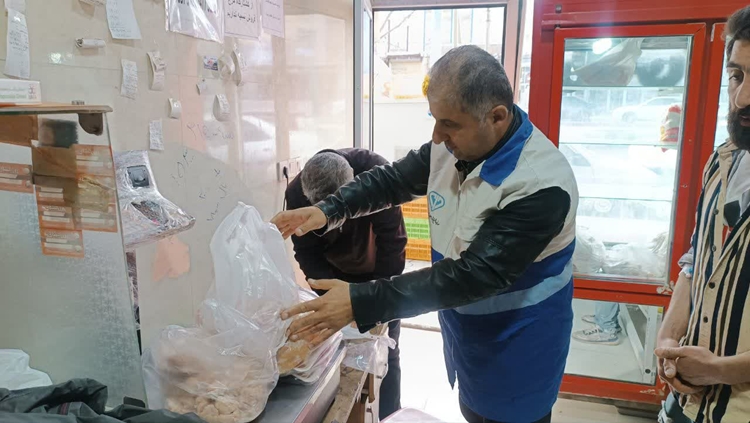 کشف و ضبط 35 کیلوگرم گوشت مرغ ، آلایشهای غیر قابل مصرف و اجزای حرام لاشه دام از مراکز عرضه شهرستان بوکان